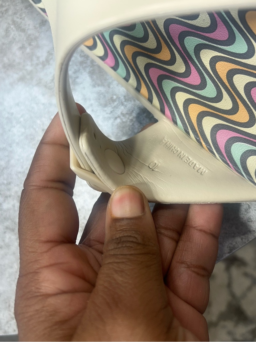 Skechers Foamies Women’s Sz 10 White Wedge Thong Sandals with Patterned Footbed - Picture 12 of 15